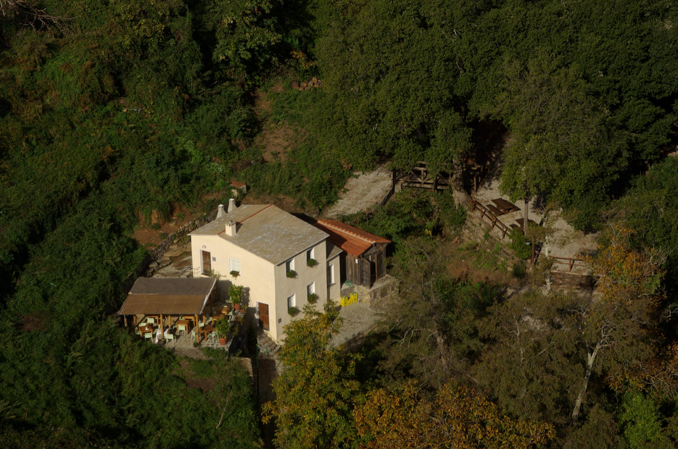 La Valle dell'Acqua Viva e la baia di Paraggi