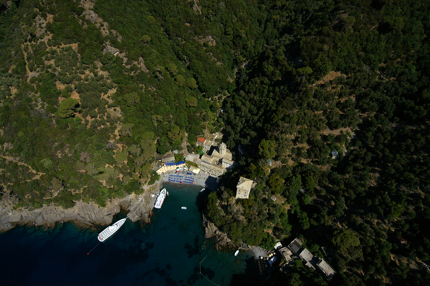 San Fruttuoso da elicottero