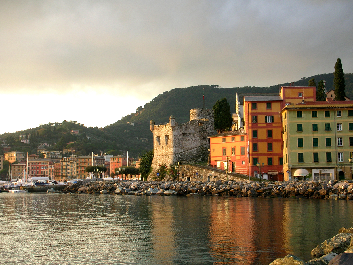 Il Porto e la Chiesa di San Giacomo della Corte